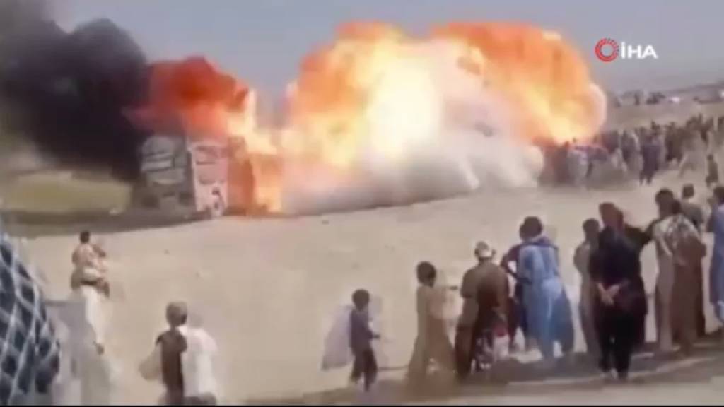 Pakistan'da tanker felaketi! Olay yerinde can pazarı yaşandı...