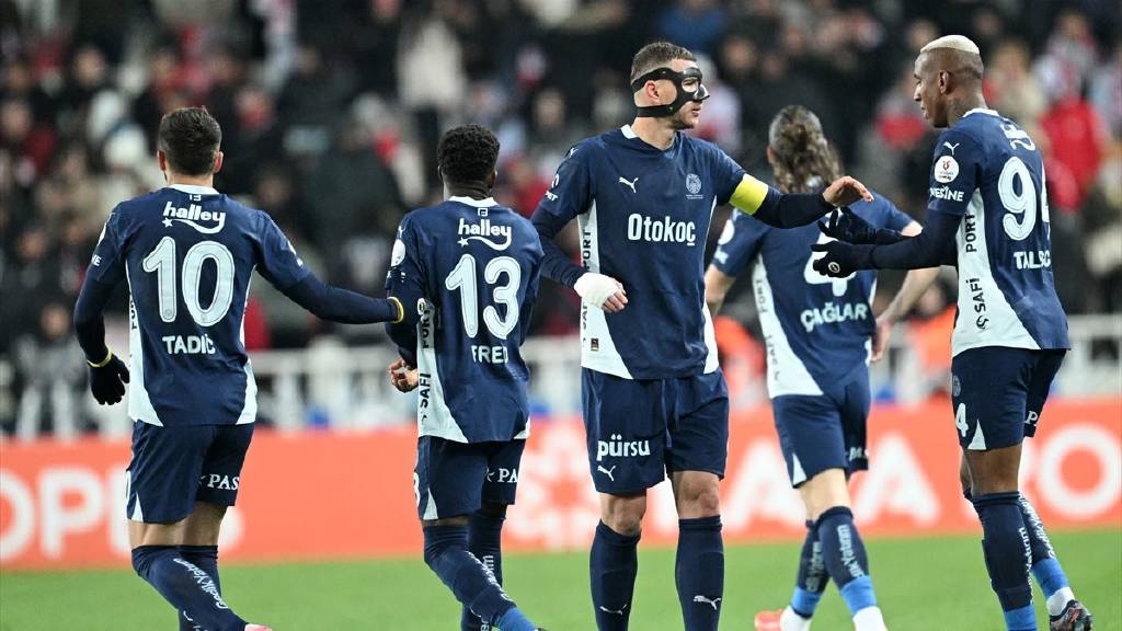 Fenerbahçe, Sivas'ta fırtına gibi esti