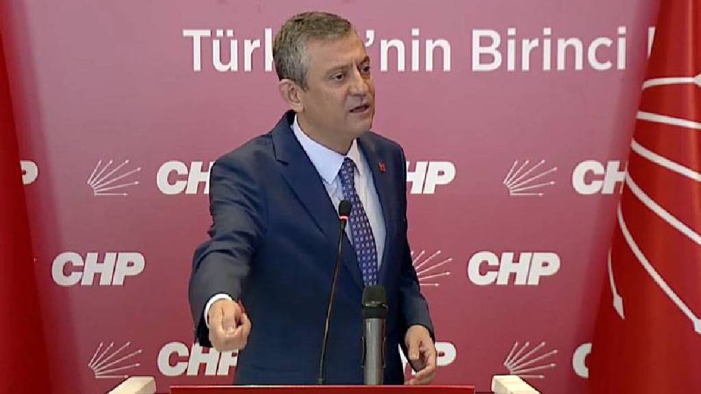 Özgür Özel: Türkiye'de otokrasiyi savunanlarla demokrasiyi savunanlar iki ayrı hat oldu