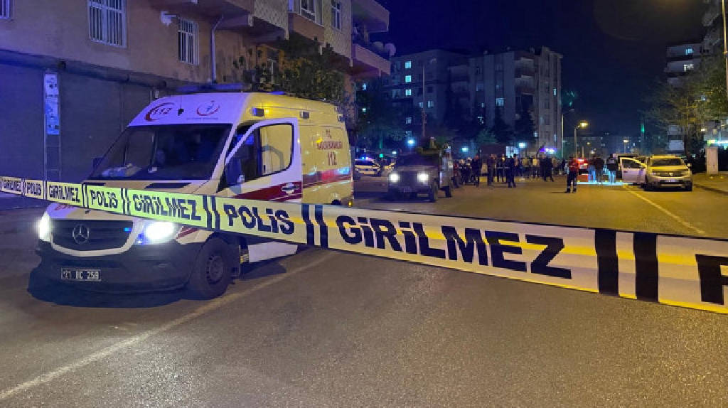 Diyarbakır’da silahlı kavga: 1’i polis, 13 yaralı