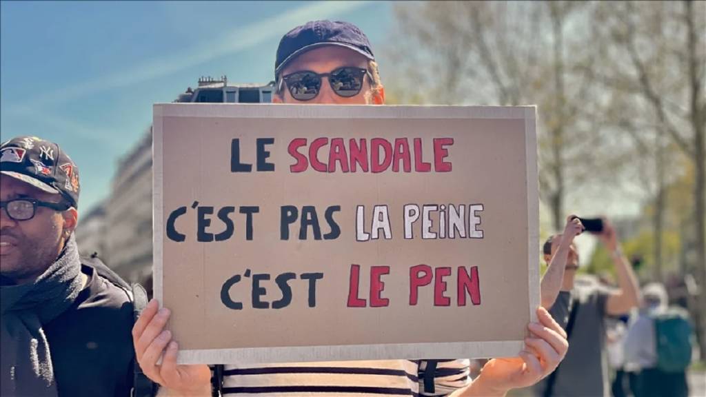 Paris'te aşırı sağa karşı gösteri
