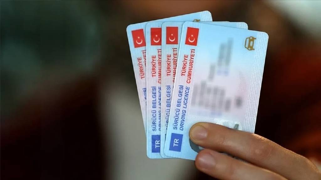 4 milyondan fazla sürücüyü ilgilendiriyor! Eski tip ehliyet kullananlar dikkat: Süre dolmak üzere...