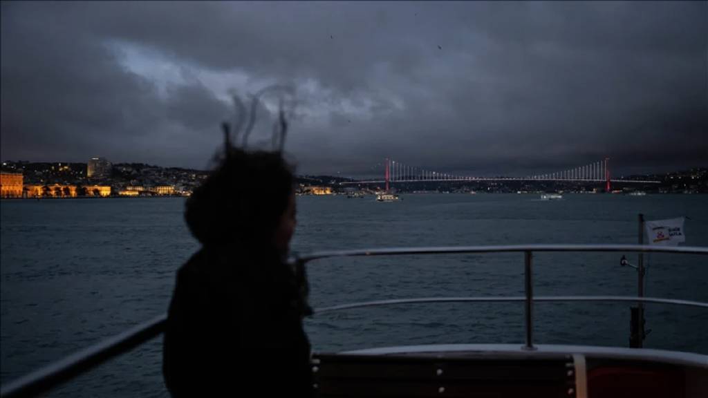 Meteoroloji 11 ili uyardı! Kış soğuğu geri dönüyor, sağanak günlerce sürecek...