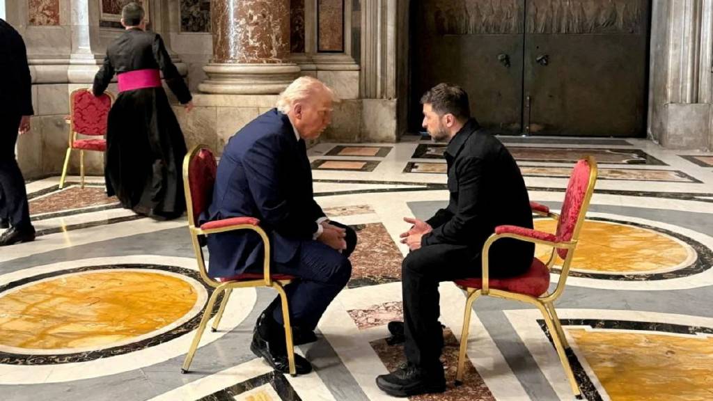 Papa’nın cenazesinde tarihi fotoğraf! Trump ve Zelensky, cenaze töreninde görüştü