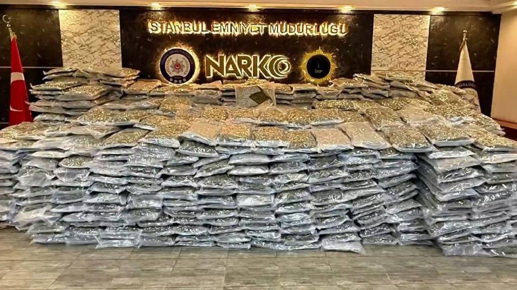 İstanbul'da, 880 kg uyuşturucu madde ele geçirildi!