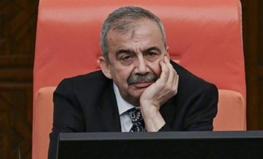 12 saat sürdü! Kalp krizi geçiren Sırrı Süreyya Önder’in ameliyatı sona erdi…