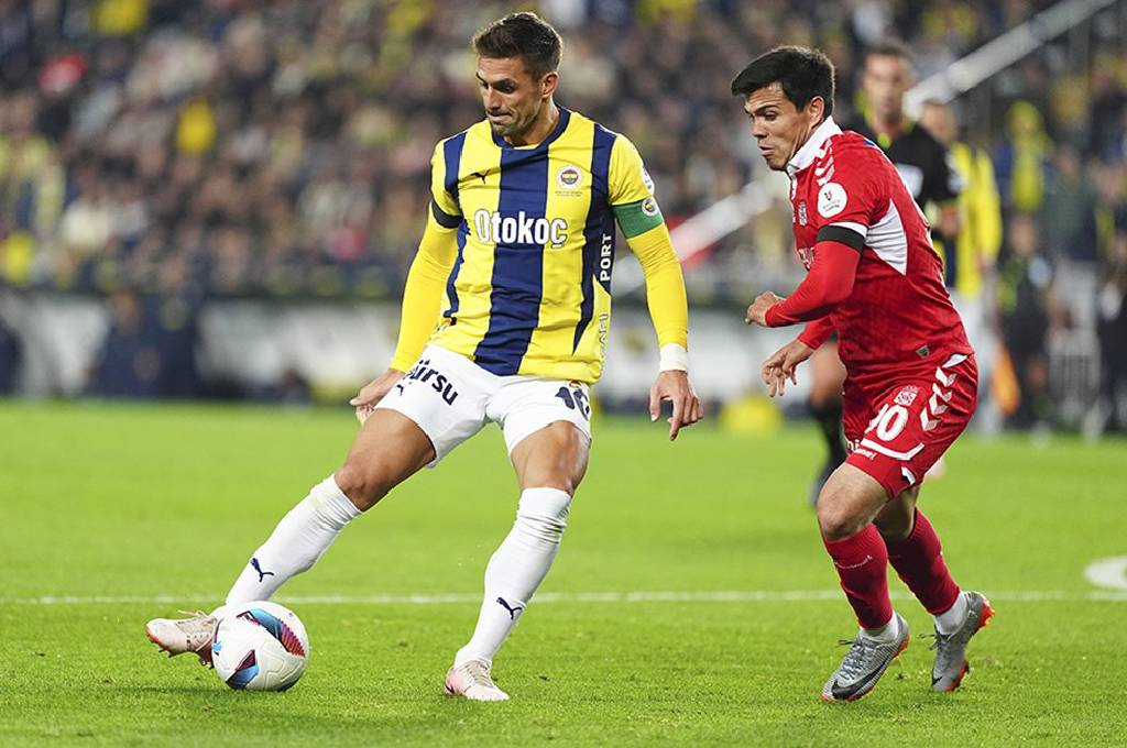 Fenerbahçe, Sivasspor'a konuk oluyor