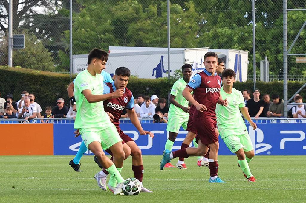 Trabzonspor'un gençleri dev finalde Barcelona'ya yenildi
