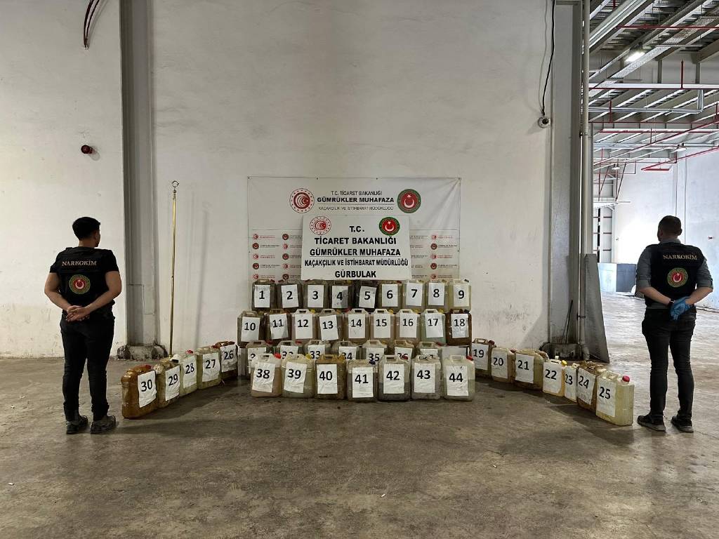 Gümrük ekipleri, 4 günde yaklaşık 5 milyar 250 milyon liralık uyuşturucu ele geçirdi…