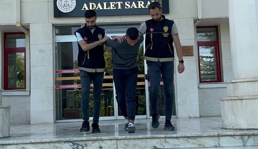 Kan donduran cinayette sanıktan soğukkanlı savunma! ‘Boynuna jilet attım’