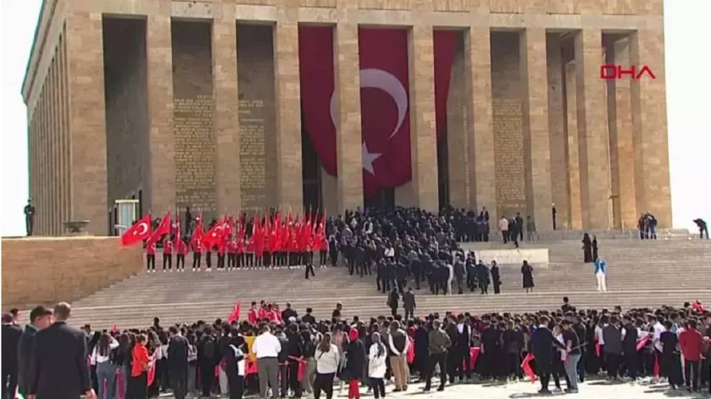 106. yıl coşkusu: 81 ilden gençler Anıtkabir’de buluştu