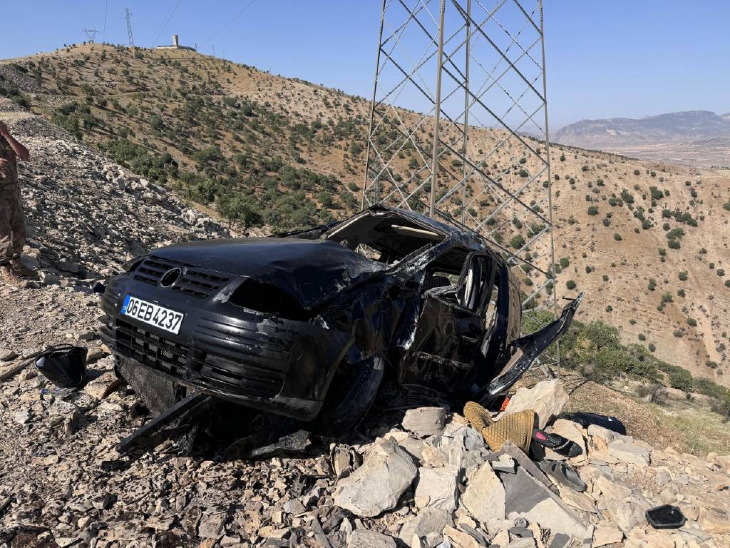 Şırnak'ta, kamyonet şarampole devrildi: 3 ölü, 3 yaralı