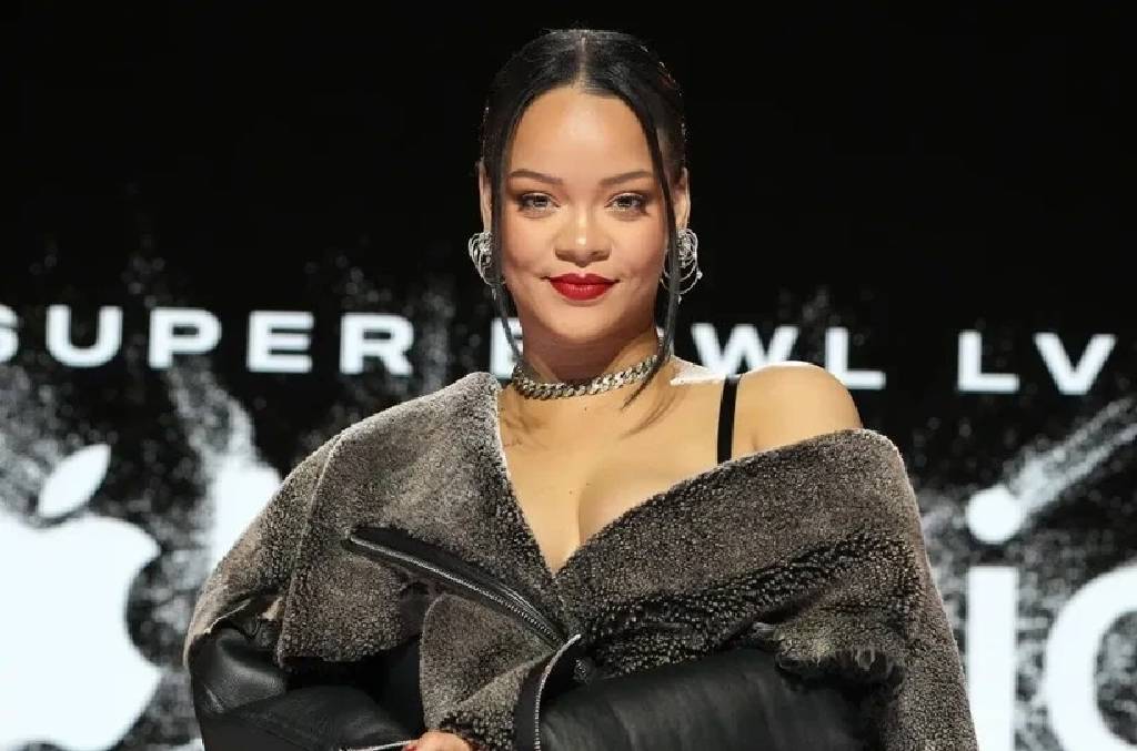 Üçüncü çocuğuna hamile Rihanna’dan bakıcı açıklaması