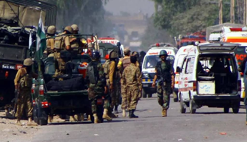 Hindistan’ı suçladılar! Pakistan’daki bombalı saldırıda, 7 asker öldü…