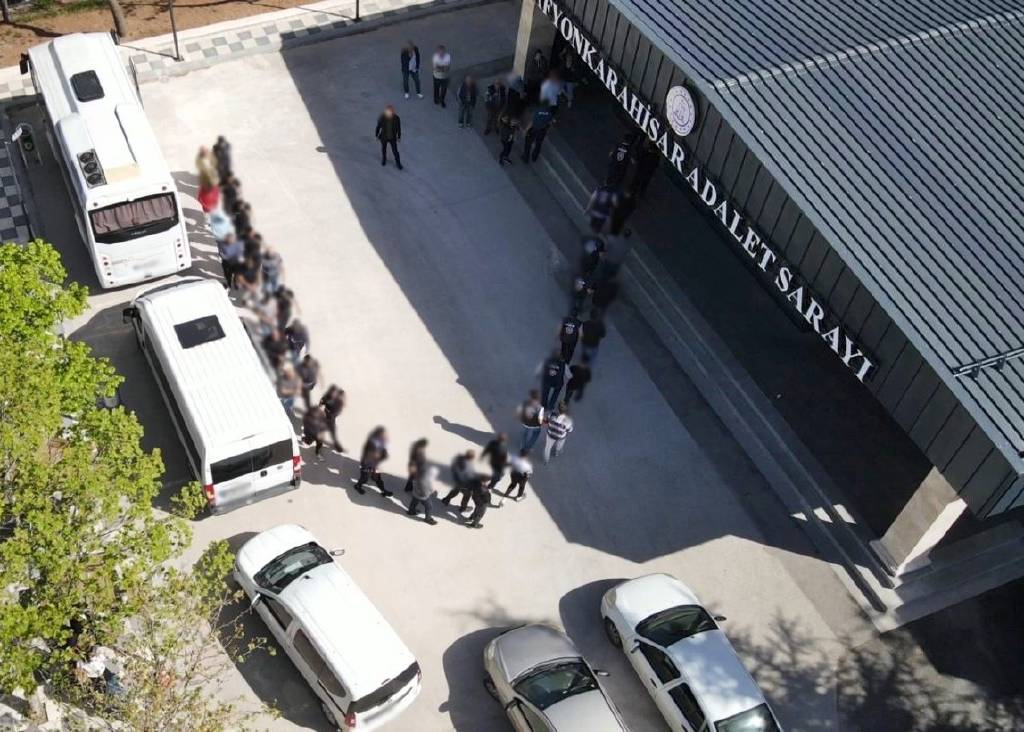 İnternetten 4 milyar TL’lik vurgun yapan çete çökertildi…