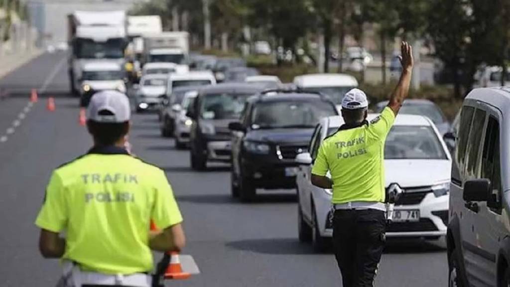 Trafik denetimlerinde 403 bin sürücüye işlem yapıldı