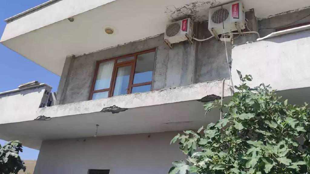 Batman'da balkon çöktü! Ölü ve yaralılar var