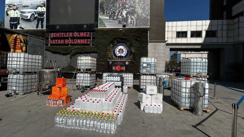 İstanbul'da yaklaşık 19 ton sahte alkol ele geçirildi…