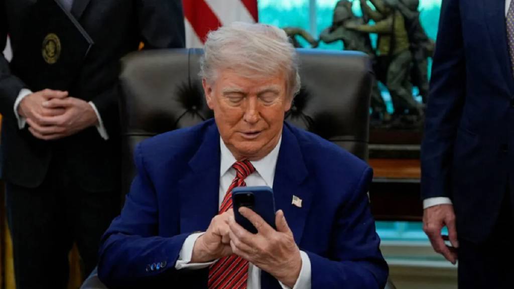 Donald Trump telefon satacak