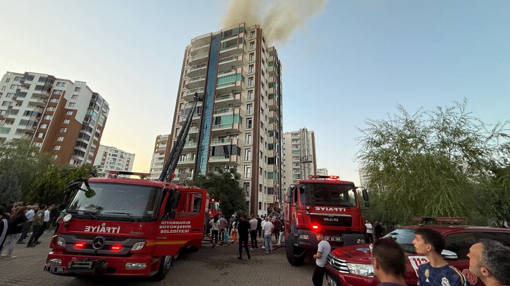 Diyarbakır’da 4 kişinin öldüğü yangın! 2 gözaltı daha…