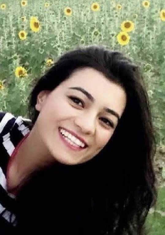 Genç kız, tartıştığı kadını bıçaklayarak öldürdü