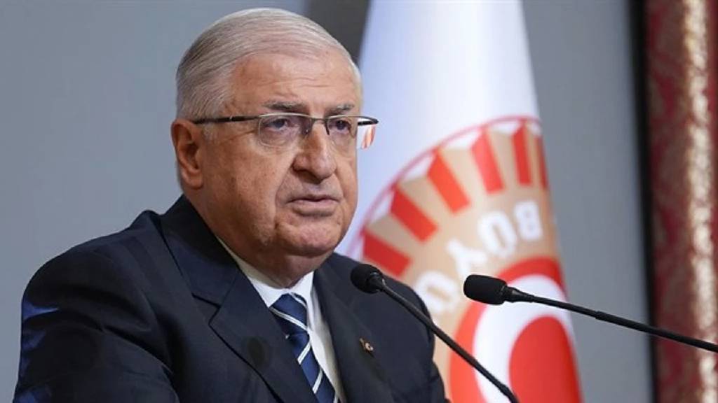 Milli Savunma Bakanı Yaşar Güler İran sınırında