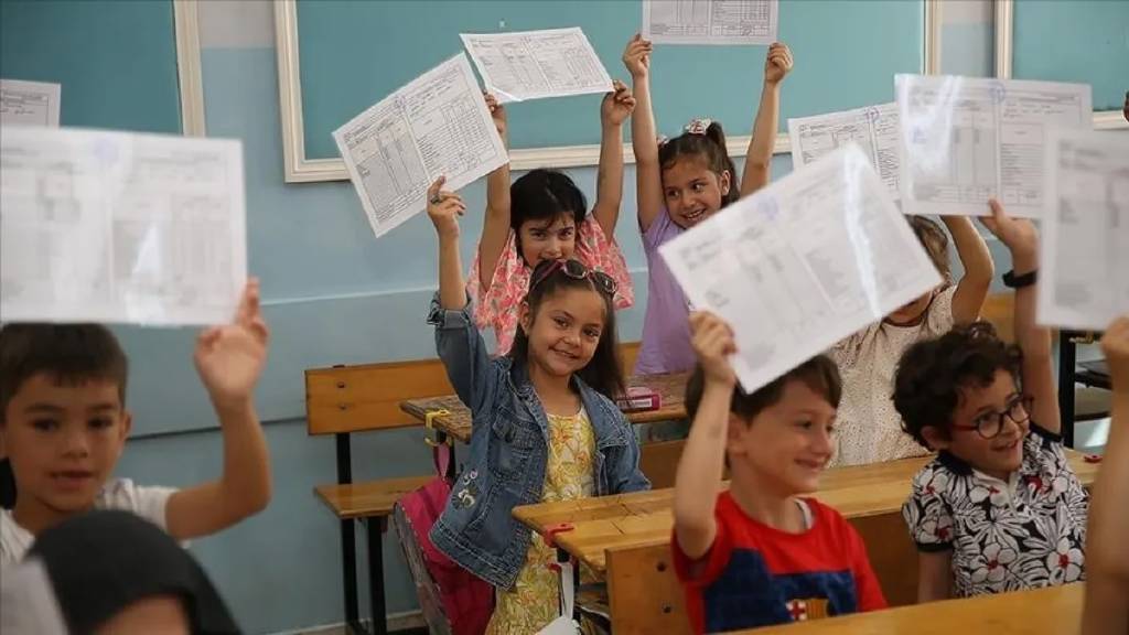 Yaklaşık 20 milyon öğrenci bugün karne alacak