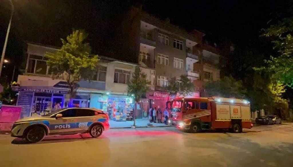 Elazığ'da dört katlı apartmanda yangın