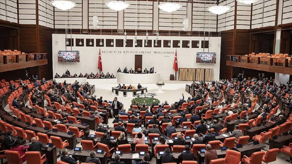 Siyasi partiler arasında bayram trafiği başlıyor!