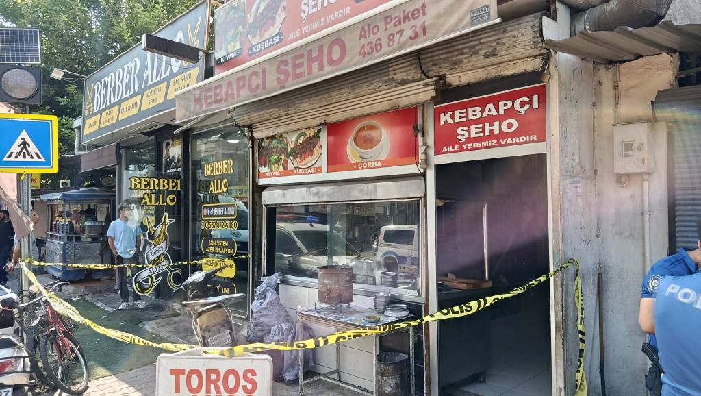 Adana'da evlat vahşeti: Annesini defalarca bıçakladı!