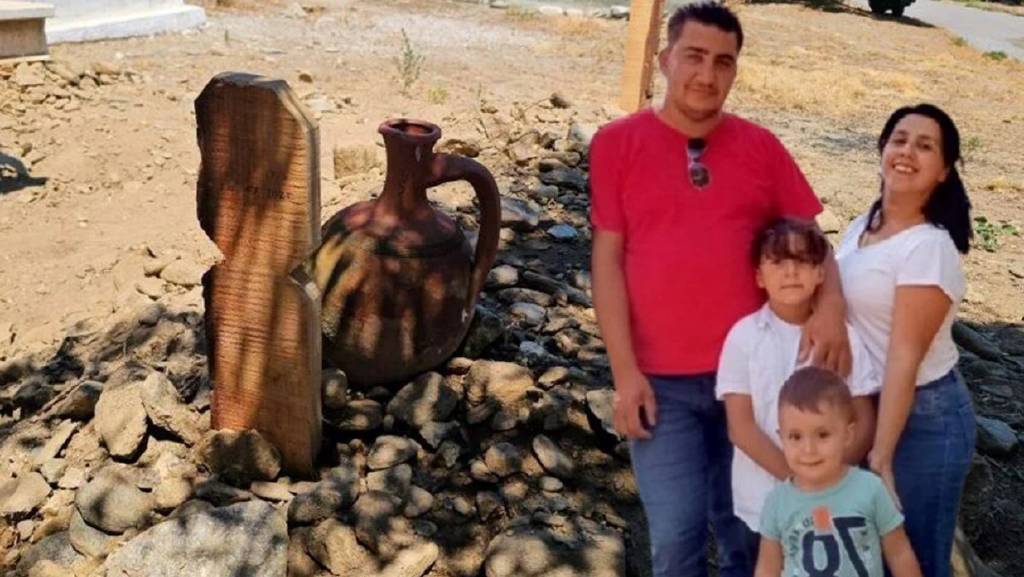 Ailesini yakan itfaiyeci bu sabah gizlice gömüldü, mezar taşına adı yazılmadı…