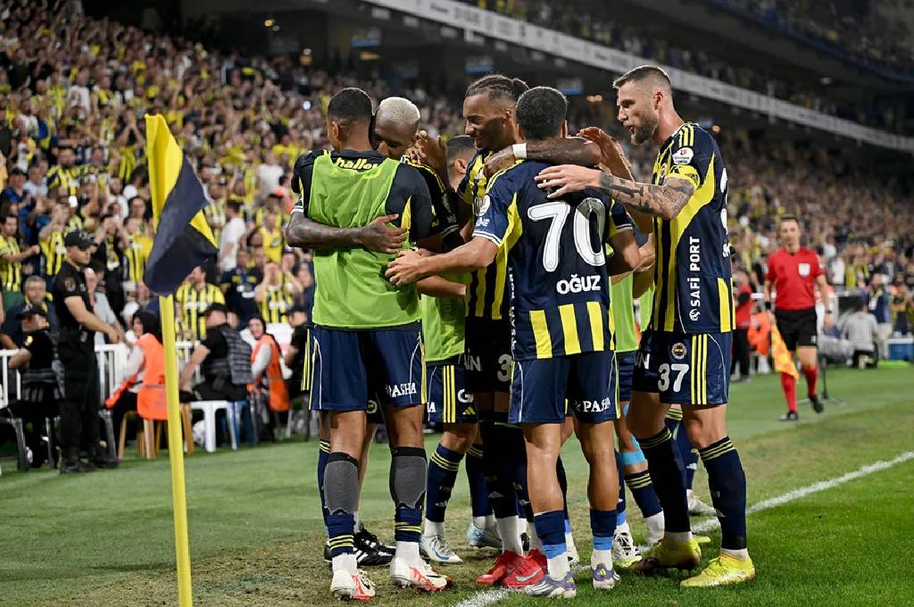 Fenerbahçe, UEFA Şampiyonlar Ligi play-off turu rövanşında Benfica’ya konuk oluyor