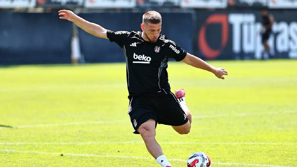 Beşiktaş, Semih Kılıçsoy'un Cagliari'ye transferini resmen açıkladı