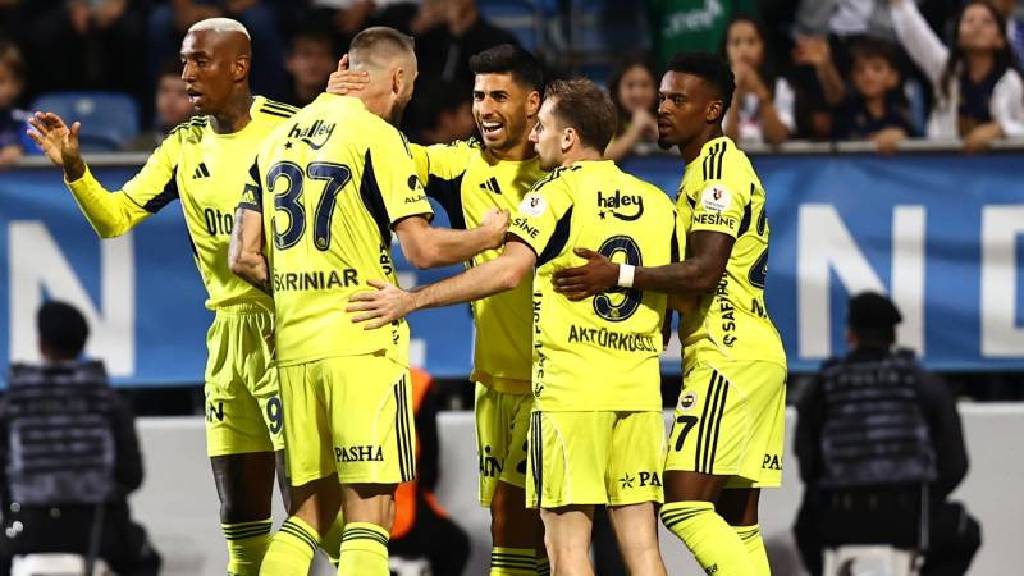 Fenerbahçe, Dinamo Zagreb deplasmanında