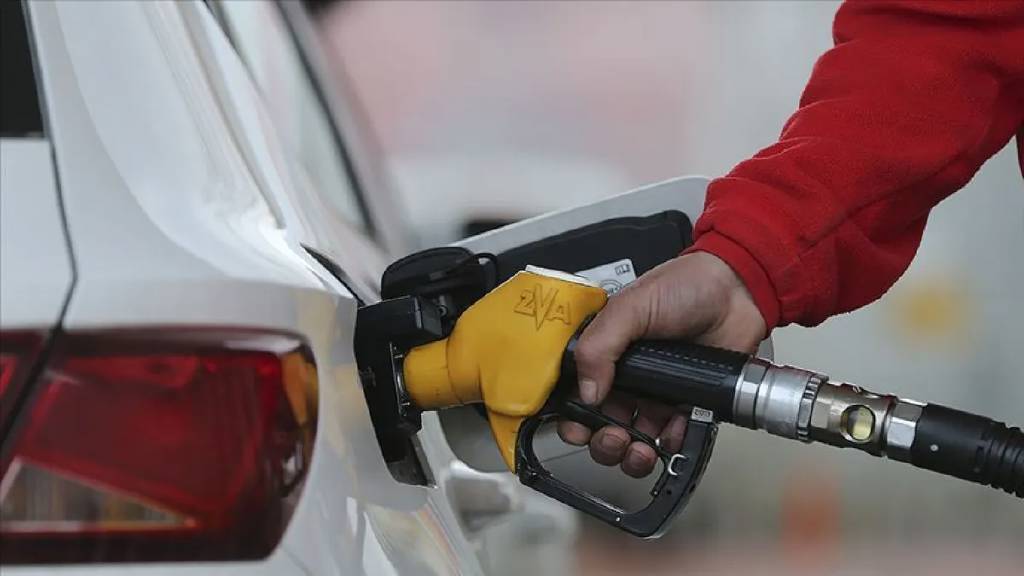 Benzine 1 lira zam yolda