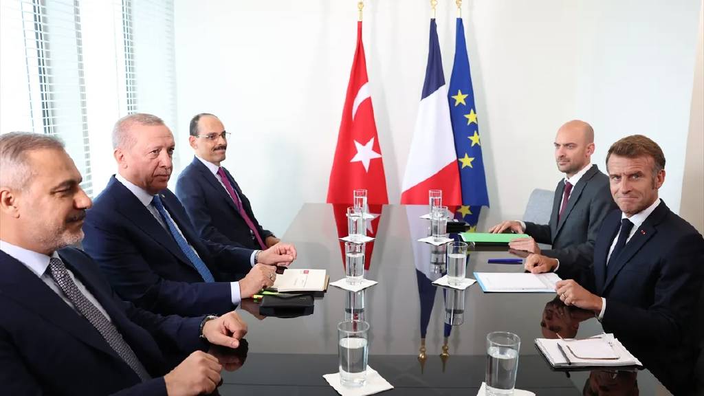  Erdoğan, Fransa Cumhurbaşkanı Emmanuel Macron ile bir araya geldi