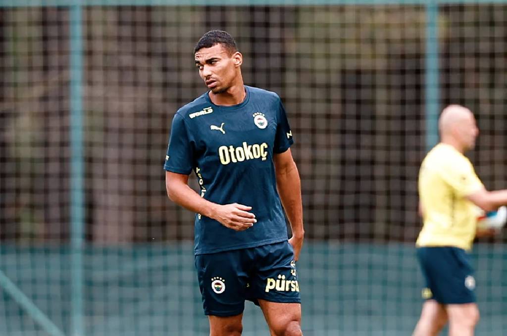 Fenerbahçe'de Dijku ile yollar resmi olarak ayrıldı