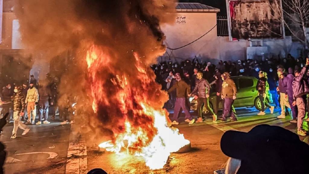 İran'da ölü sayısı 2000'i geçti
