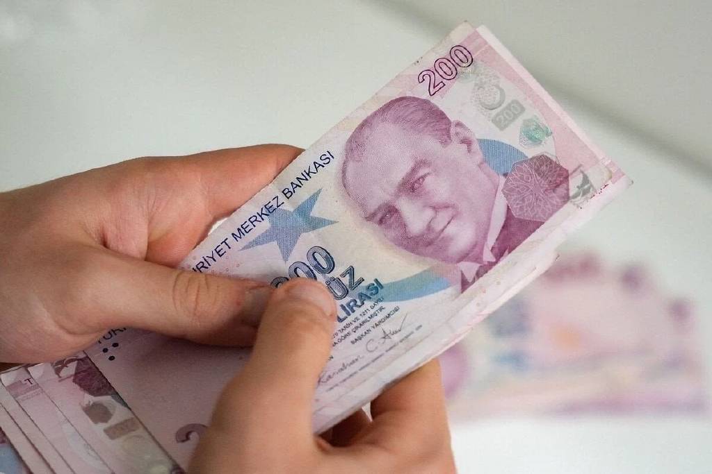 En düşük emekli maaşı 20 bin liraya yükseldi