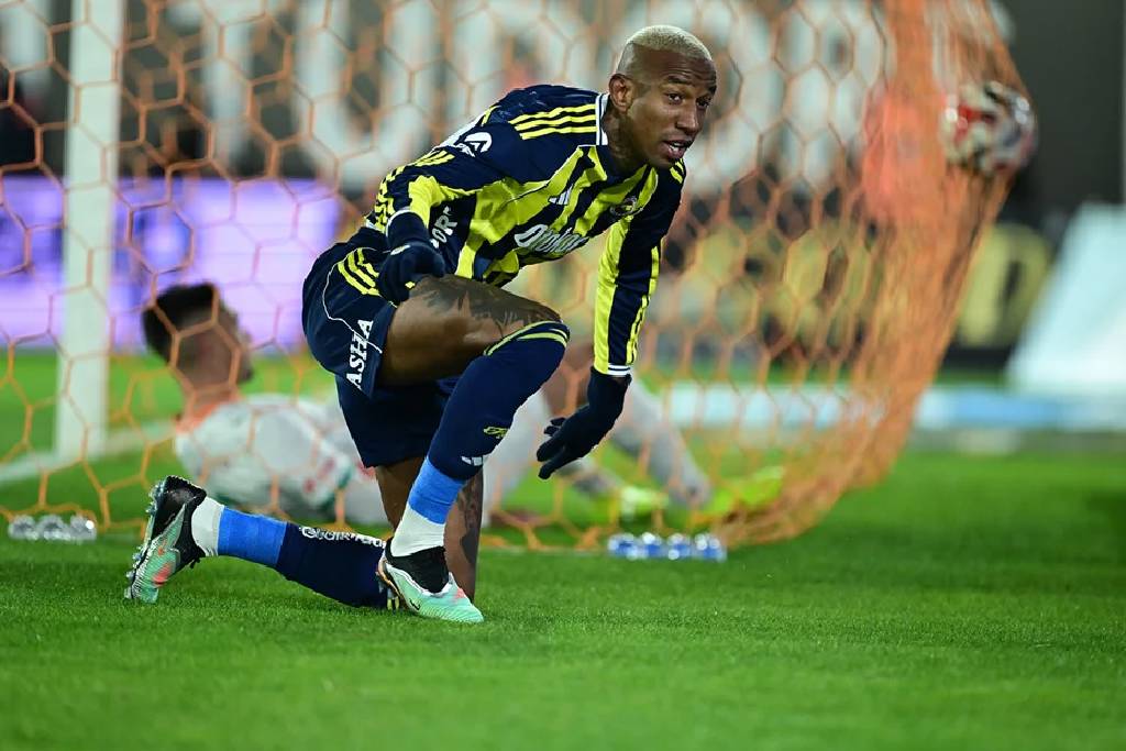 Fenerbahçe, zorlu deplasmandan 3 puanla ayrıldı