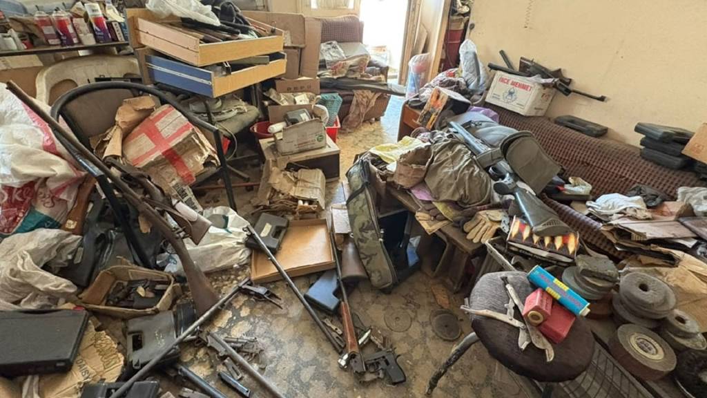 Aydın'da kaçak silah imalathanesine baskın: 23 tabanca ele geçirildi