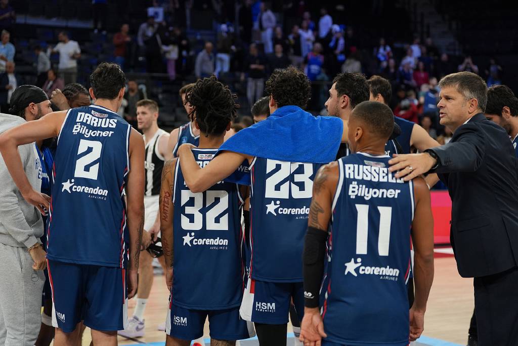Anadolu Efes, Denizli Basket'i yenerek namağlup yoluna devam etti