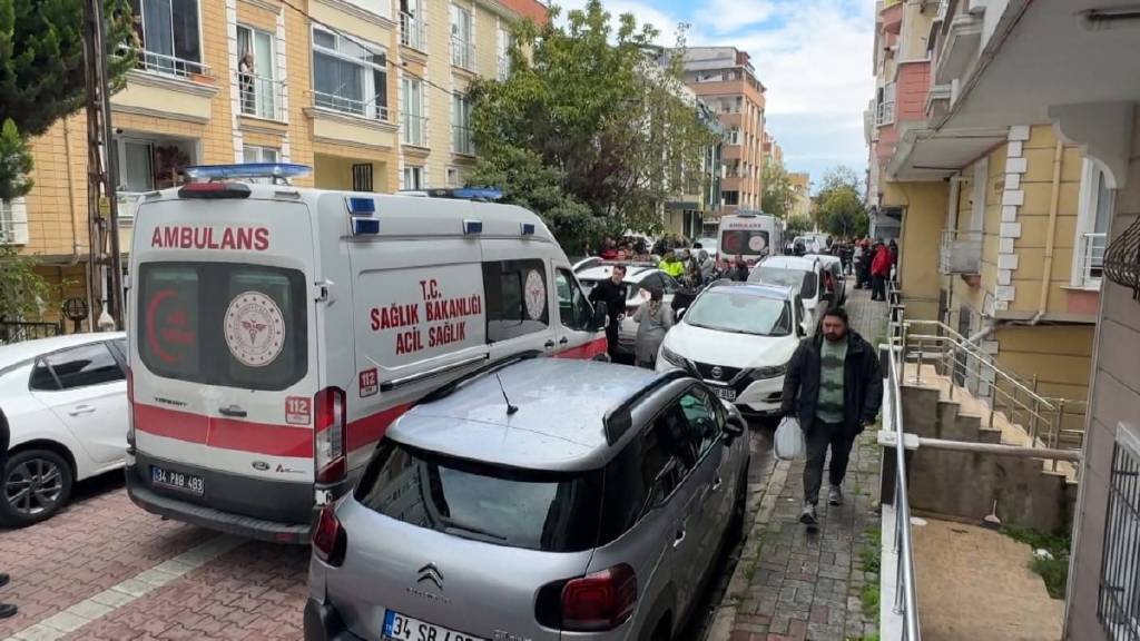 Avcılar'da yol verme kavgası: Evine kadar takip edip bıçakladılar