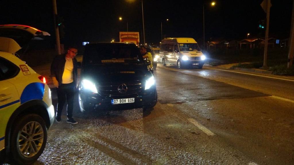 Antalya'da otomobil ile motosiklet çarpıştı: 2 yaralı