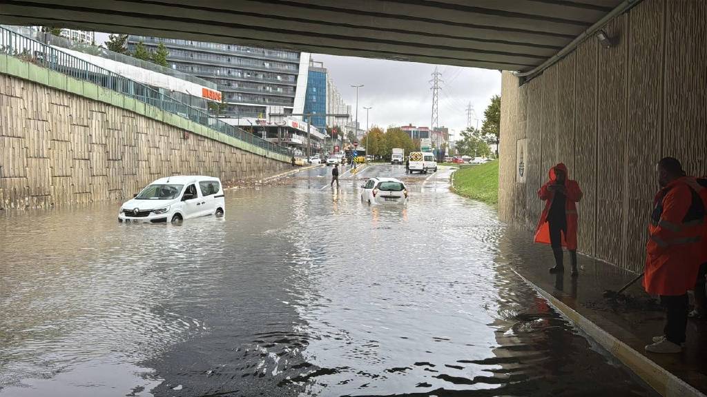 İstanbul'da selde can kaybı 4'e yükseldi