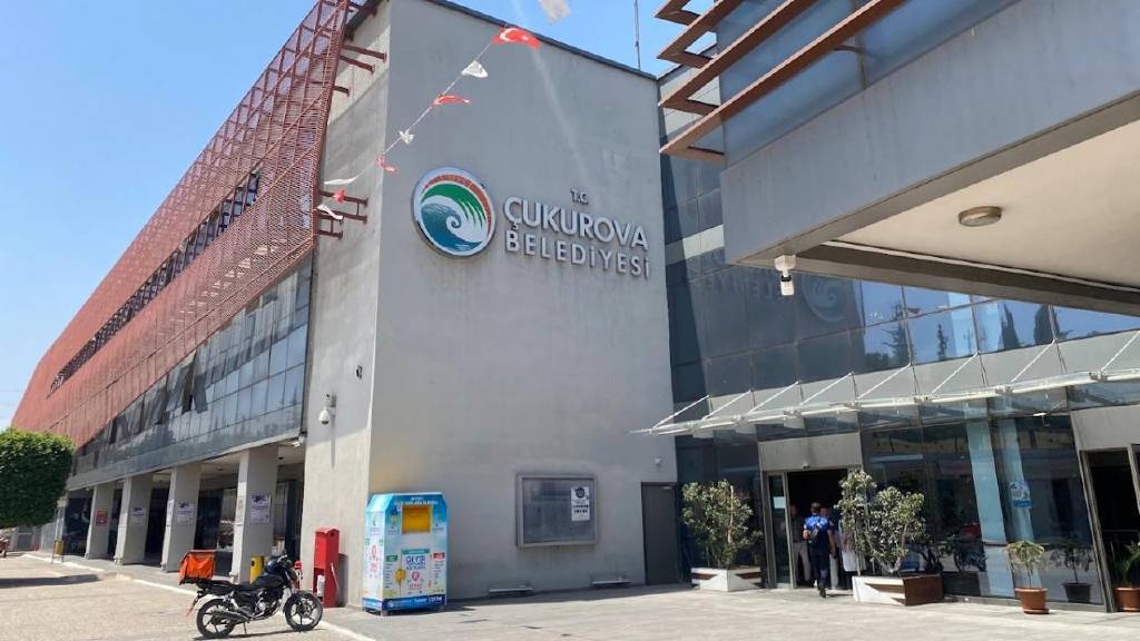 Çukurova Belediyesi'ne rüşvet operasyonu: Başkan dahil 44 gözaltı