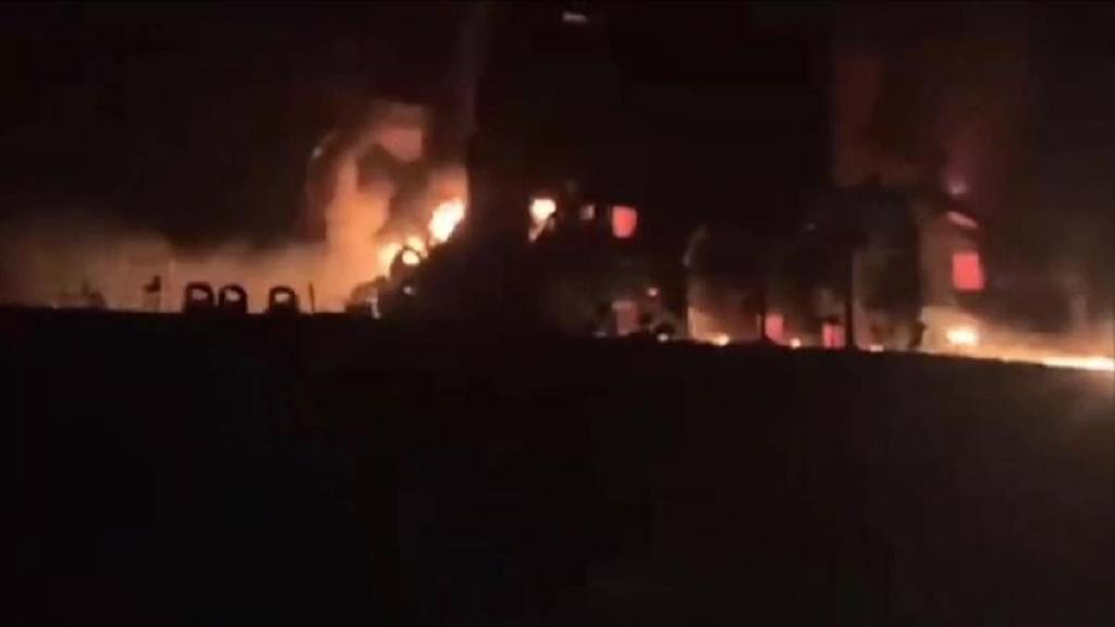 Hürmüz Boğazı'nda mayın patlaması iddiası: Süper tankerde yangın