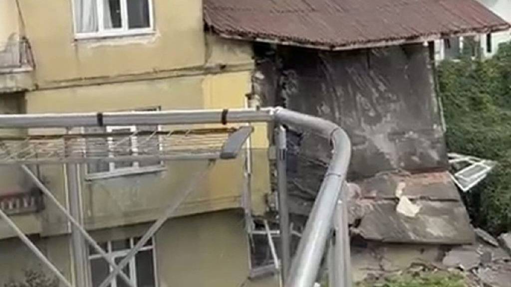 Zonguldak'ta sağanak: Dün duvarı yıkılan ev bugün tamamen çöktü