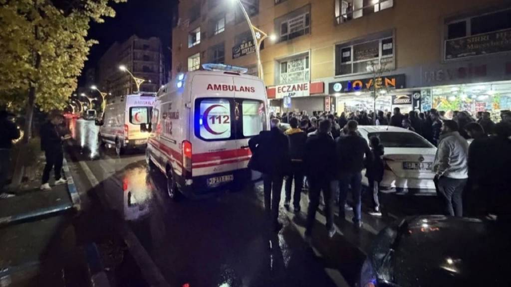 Hakkari'de silahlı kavgada 3 kişi yaralandı
