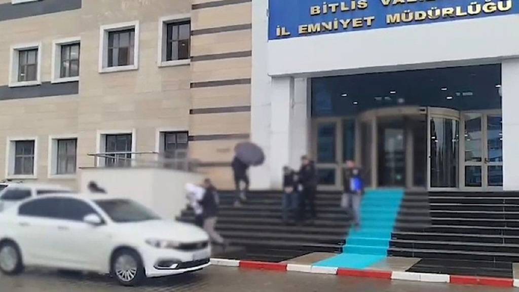 Bitlis merkezli kara para operasyonu: 5 tutuklama